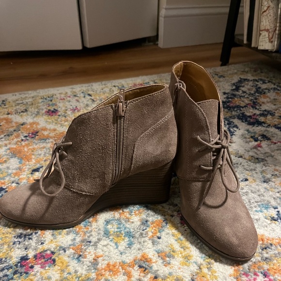 Lucky Brand Light Tan Suede Booties - Never Been Worn - Picture 1 of 11
